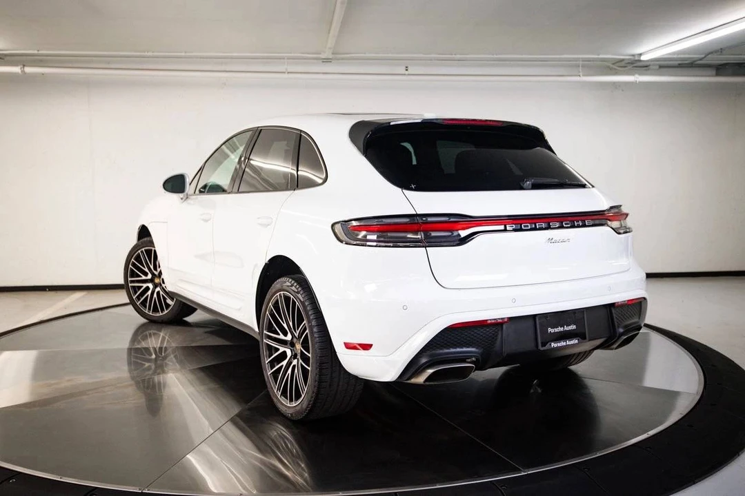 2023 Porsche Macan - Image 3 of 5
