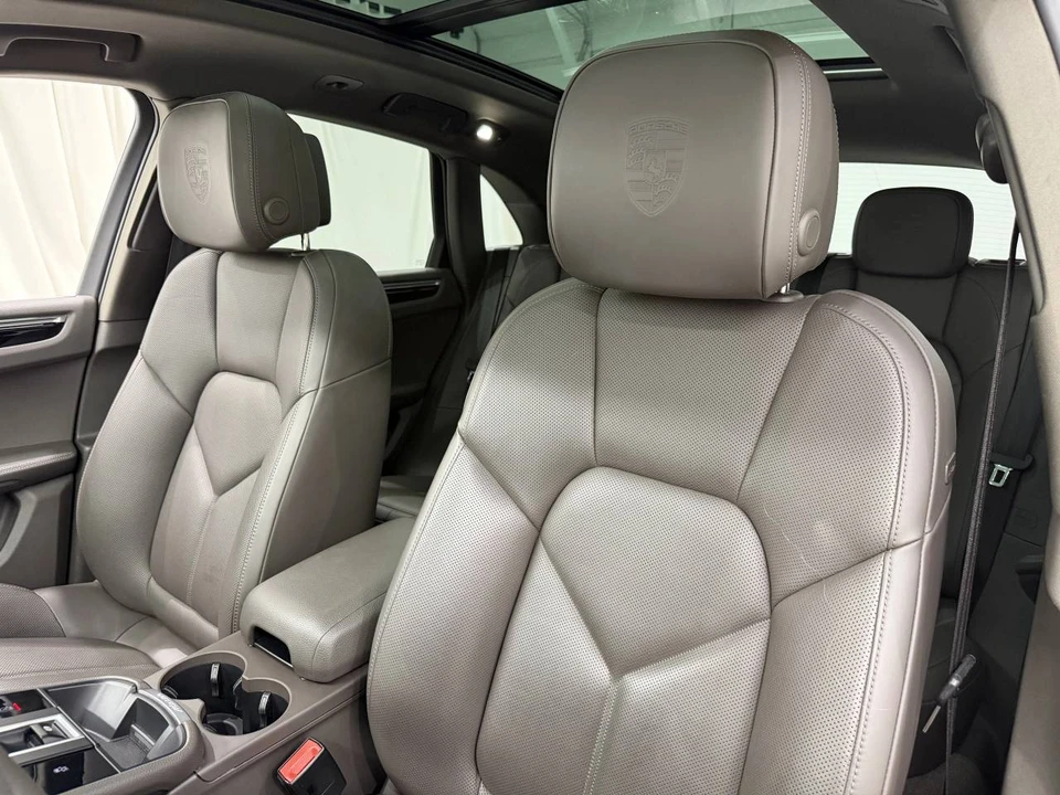 2023 Porsche Macan T - Image 5 of 5
