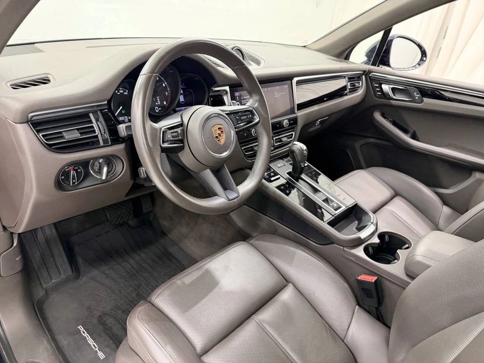 2023 Porsche Macan T - Image 4 of 5