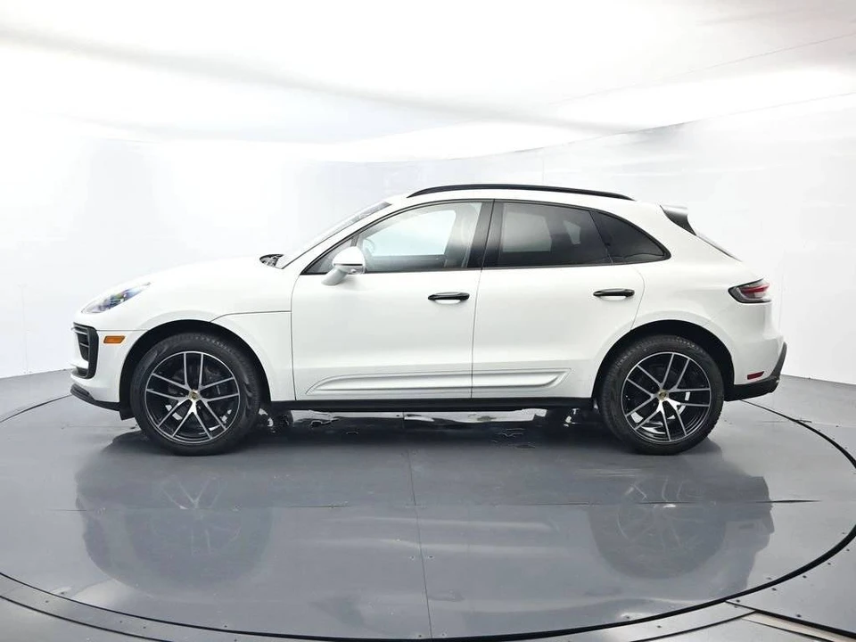 2023 Porsche Macan - Image 2 of 5