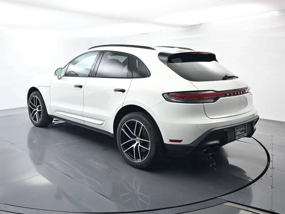2023 Porsche Macan - Image 3 of 5