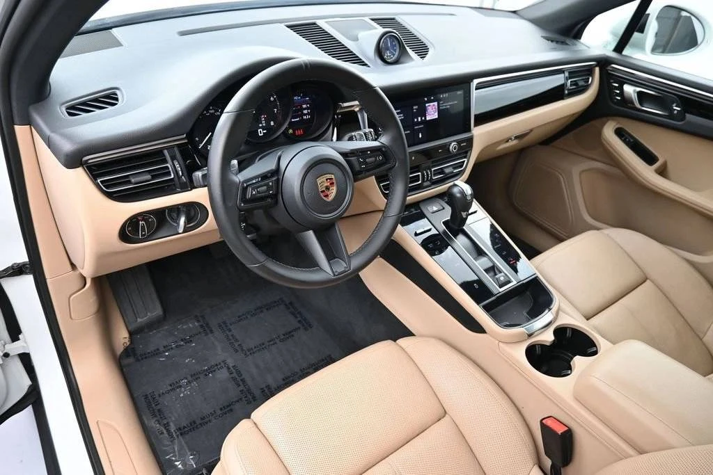 2023 Porsche Macan - Image 4 of 5
