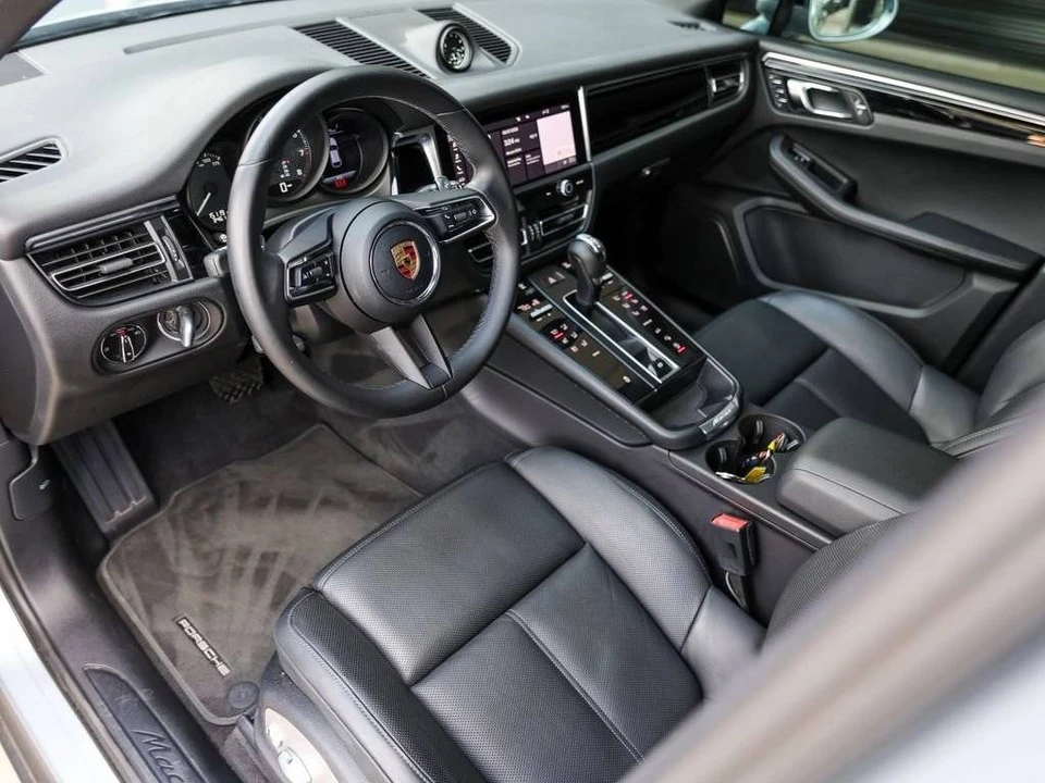 2023 Porsche Macan T - Image 4 of 5