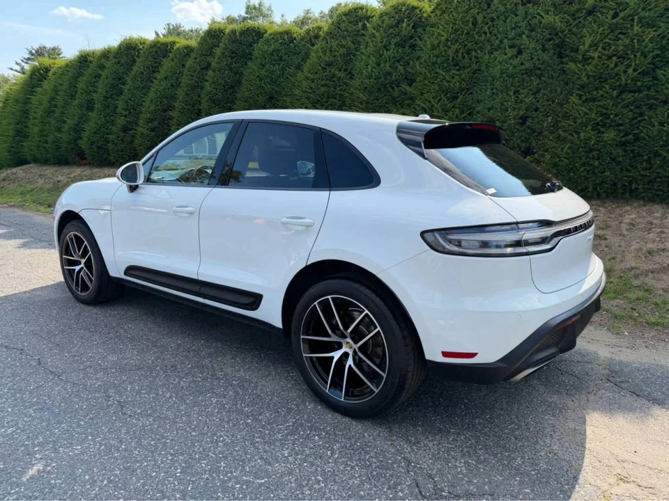 2023 Porsche Macan - Image 3 of 5