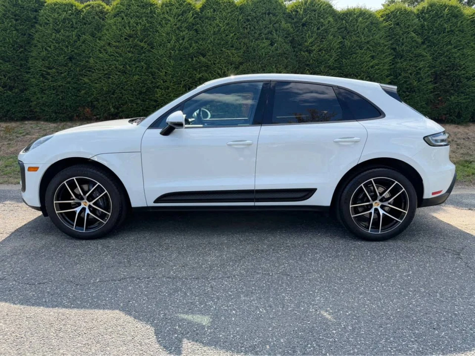 2023 Porsche Macan - Image 2 of 5