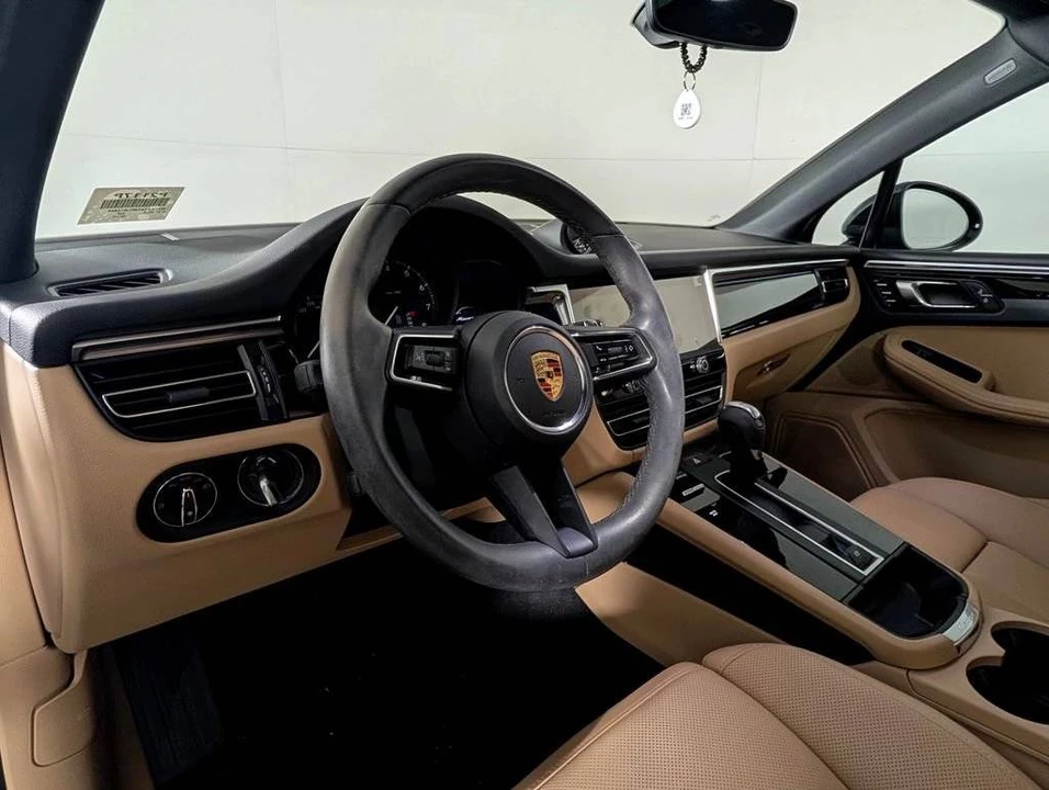 2023 Porsche Macan T - Image 4 of 5