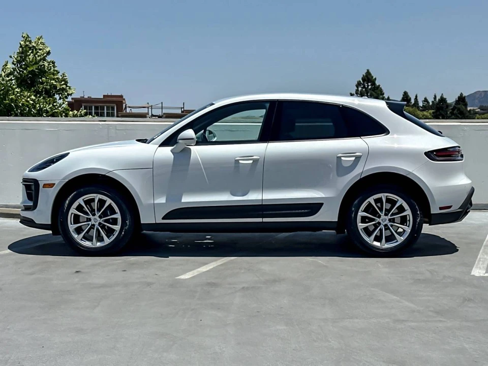 2023 Porsche Macan - Image 2 of 5