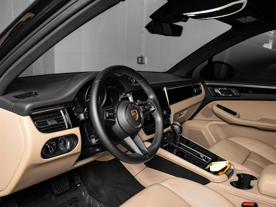 2023 Porsche Macan - Image 4 of 5