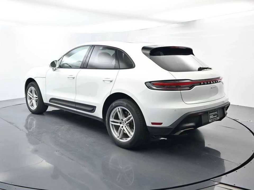 2023 Porsche Macan - Image 3 of 5