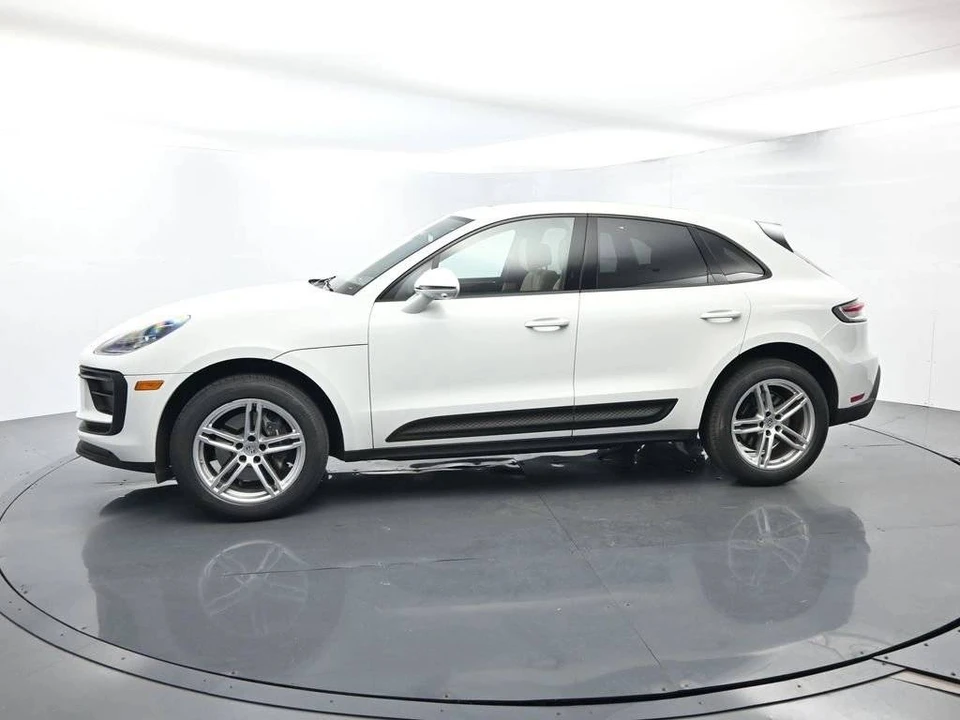2023 Porsche Macan - Image 2 of 5