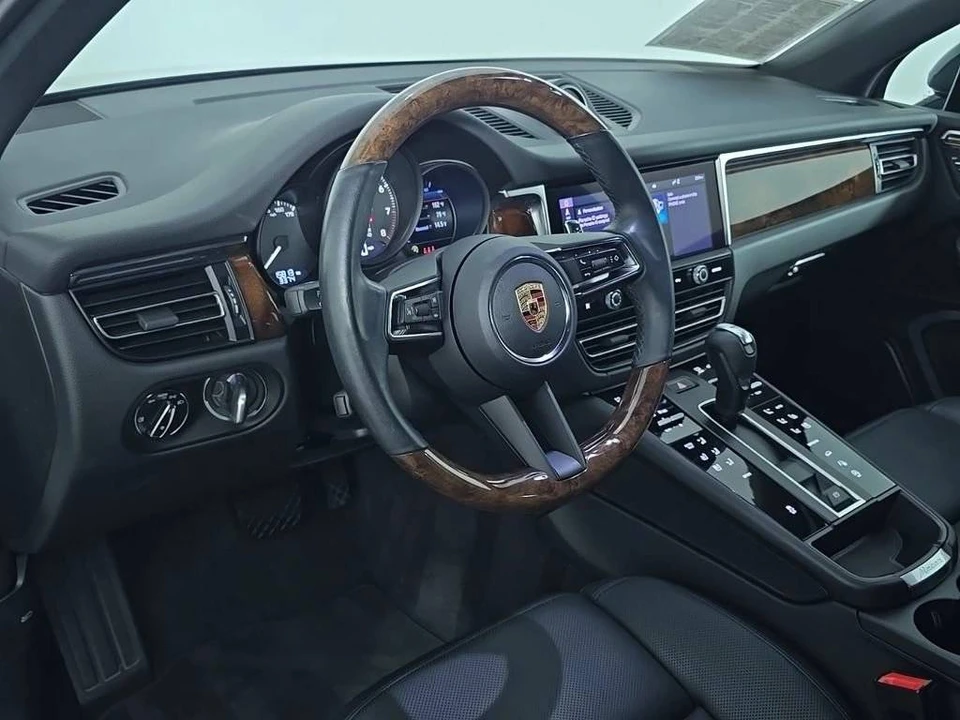 2023 Porsche Macan - Image 4 of 5