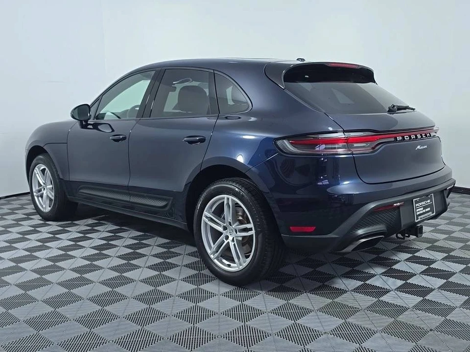 2023 Porsche Macan - Image 3 of 5