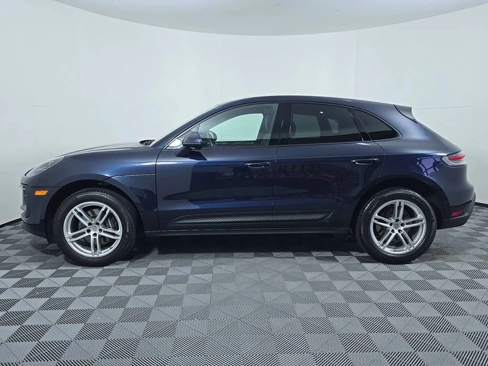 2023 Porsche Macan - Image 2 of 5