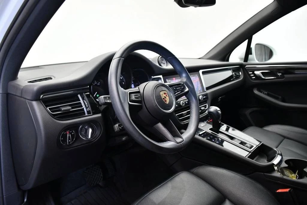 2023 Porsche Macan - Image 4 of 5