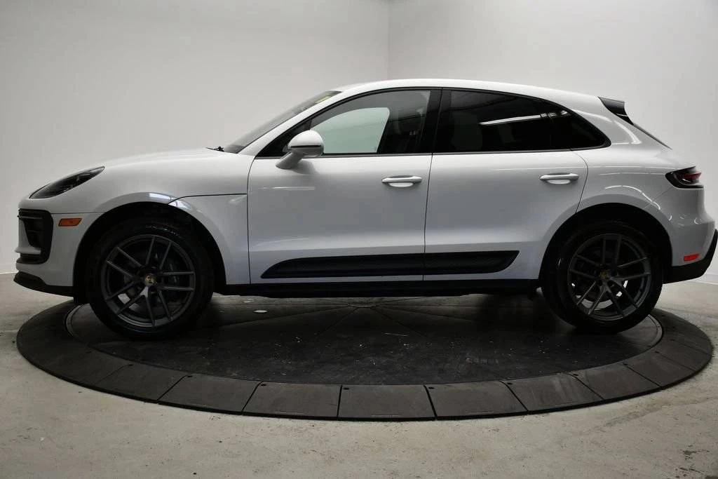 2023 Porsche Macan - Image 2 of 5