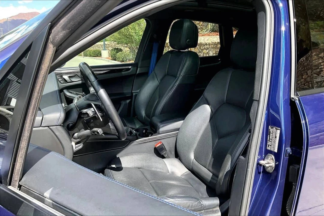 2023 Porsche Macan T - Image 5 of 5