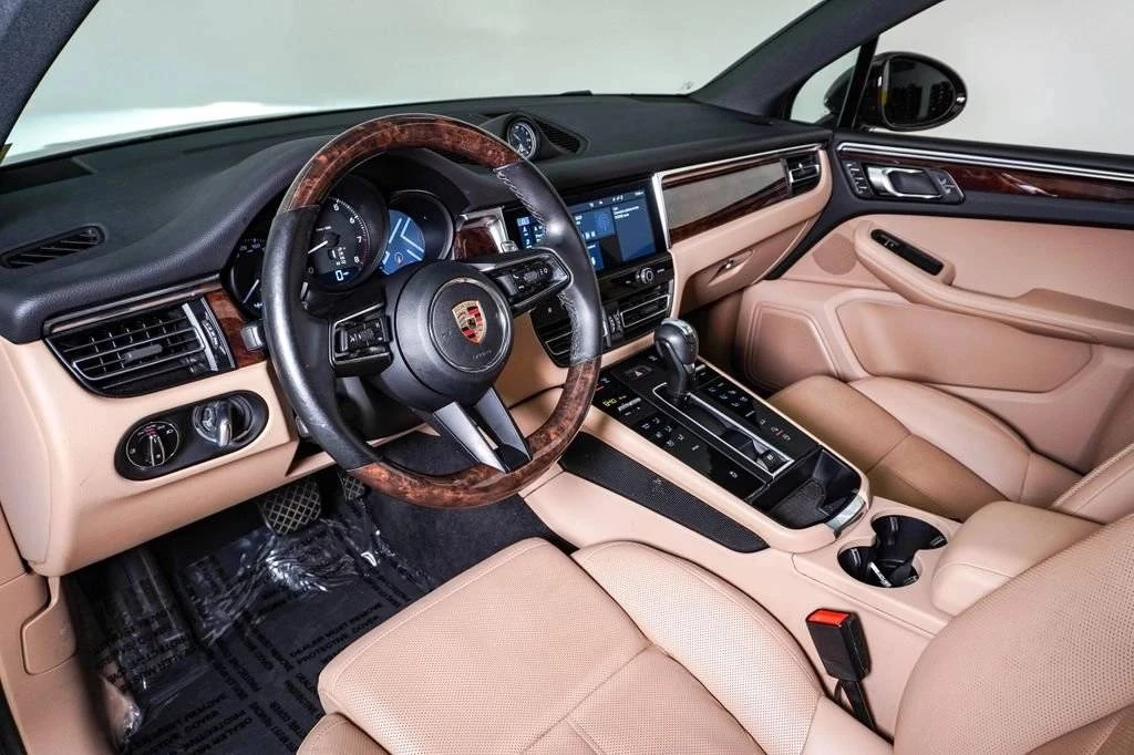 2023 Porsche Macan T - Image 4 of 5