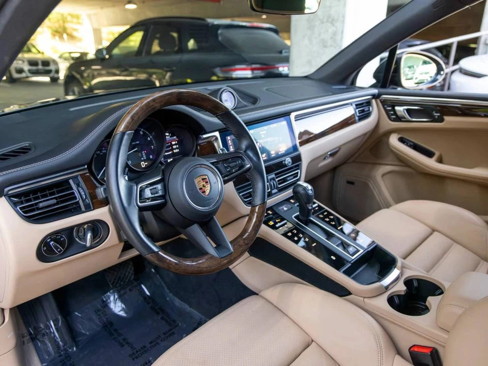 2023 Porsche Macan T - Image 4 of 5