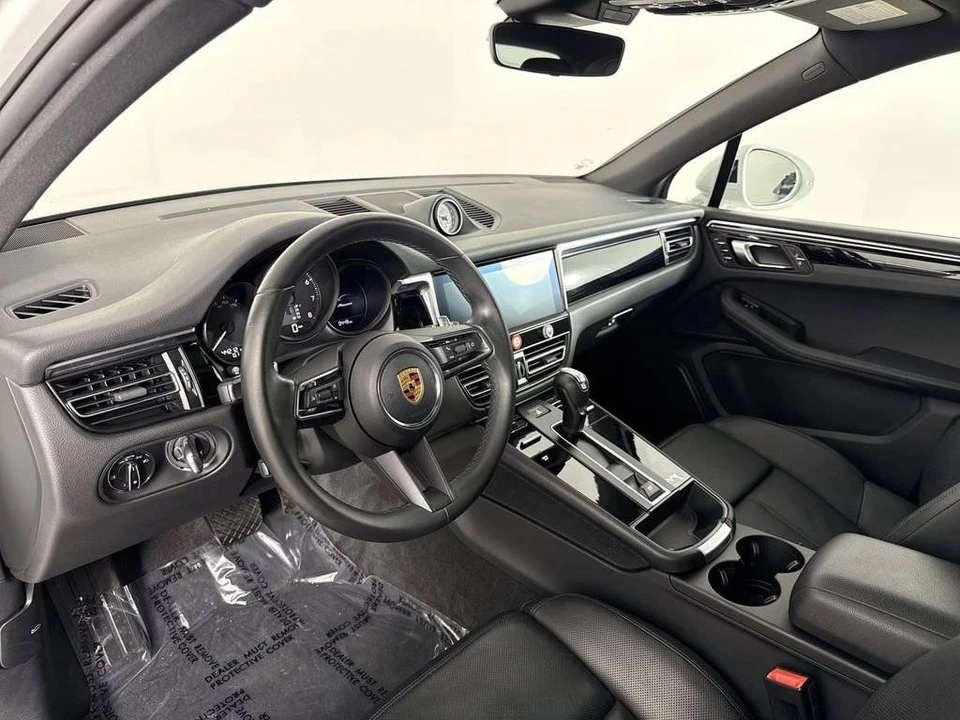 2023 Porsche Macan - Image 4 of 5