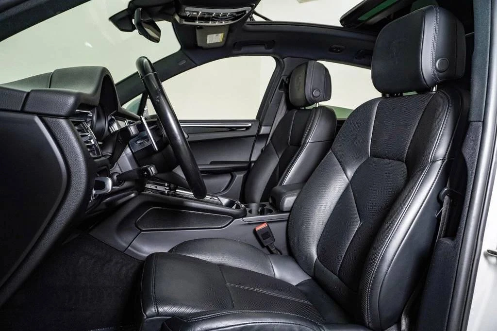 2023 Porsche Macan T - Image 5 of 5
