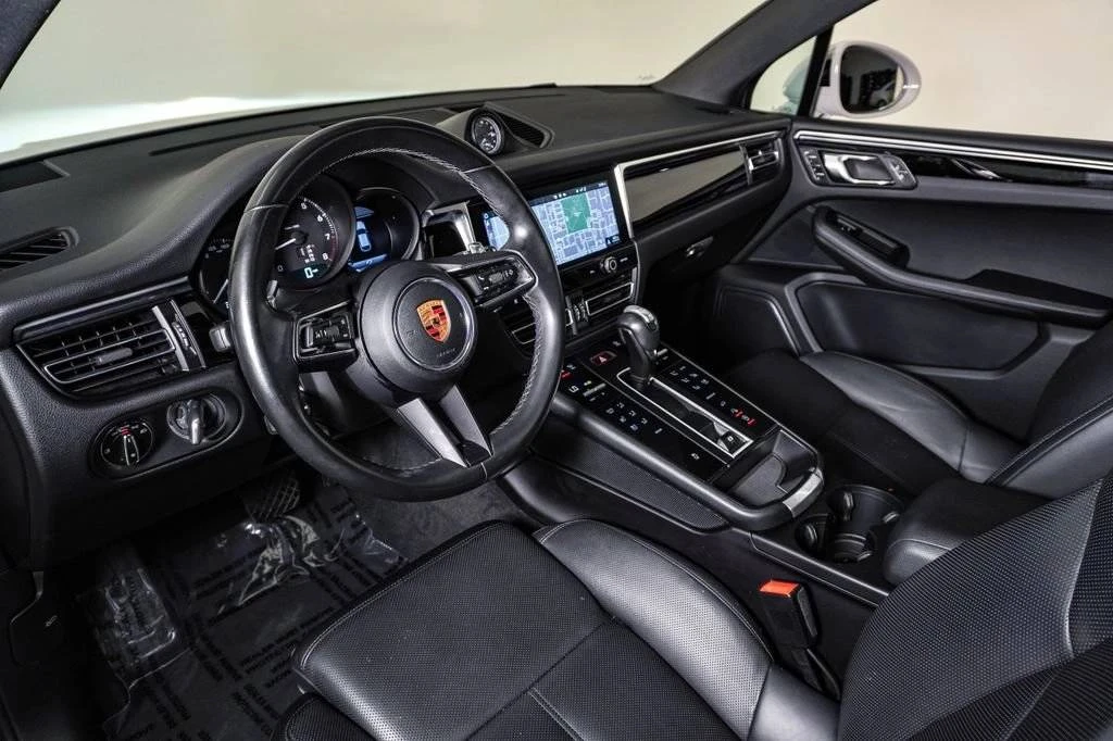 2023 Porsche Macan T - Image 4 of 5