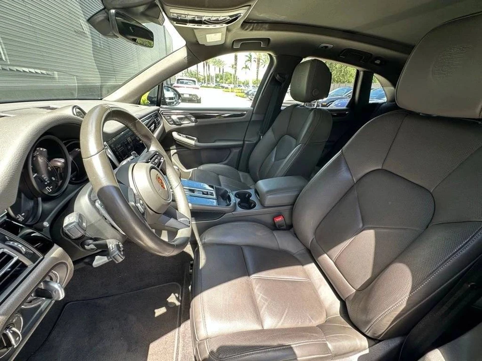 2023 Porsche Macan T - Image 5 of 5