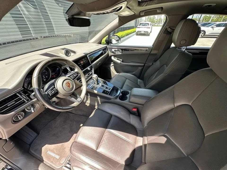 2023 Porsche Macan T - Image 4 of 5