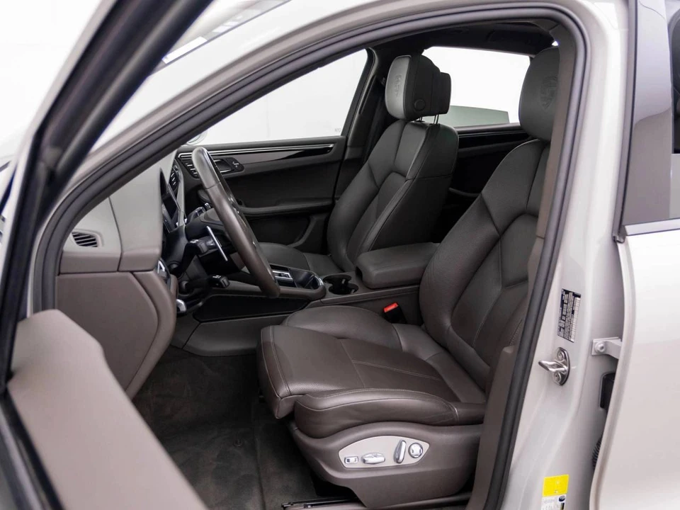 2023 Porsche Macan T - Image 5 of 5