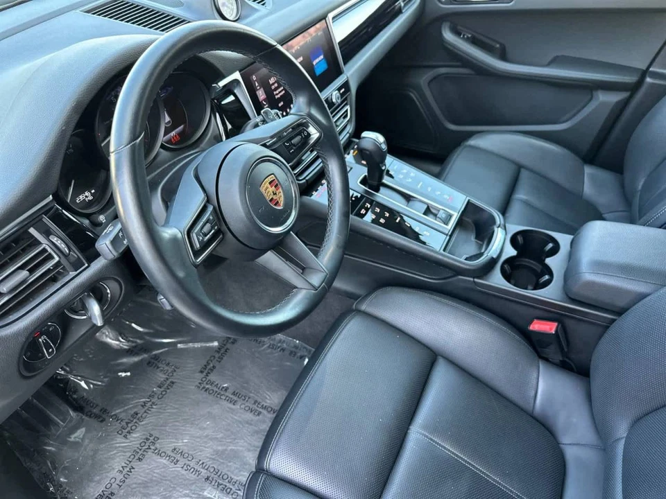 2023 Porsche Macan - Image 4 of 5