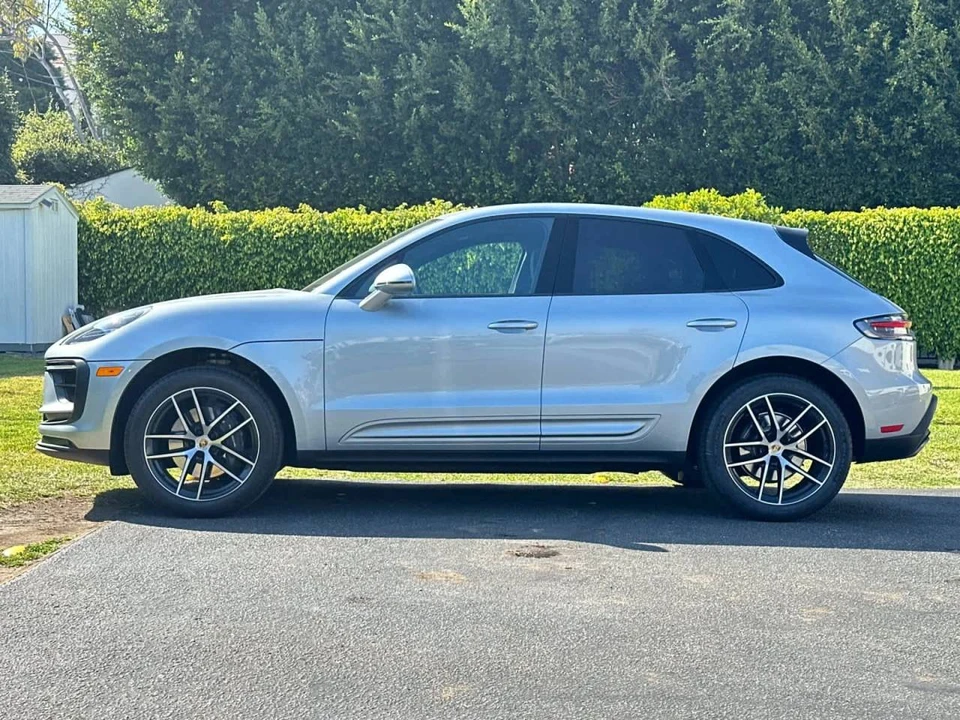 2023 Porsche Macan - Image 2 of 5