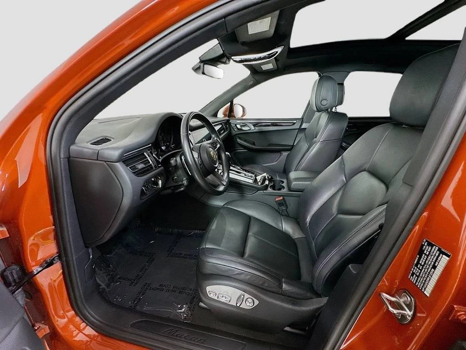 2023 Porsche Macan - Image 5 of 5