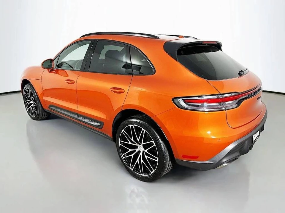 2023 Porsche Macan - Image 3 of 5