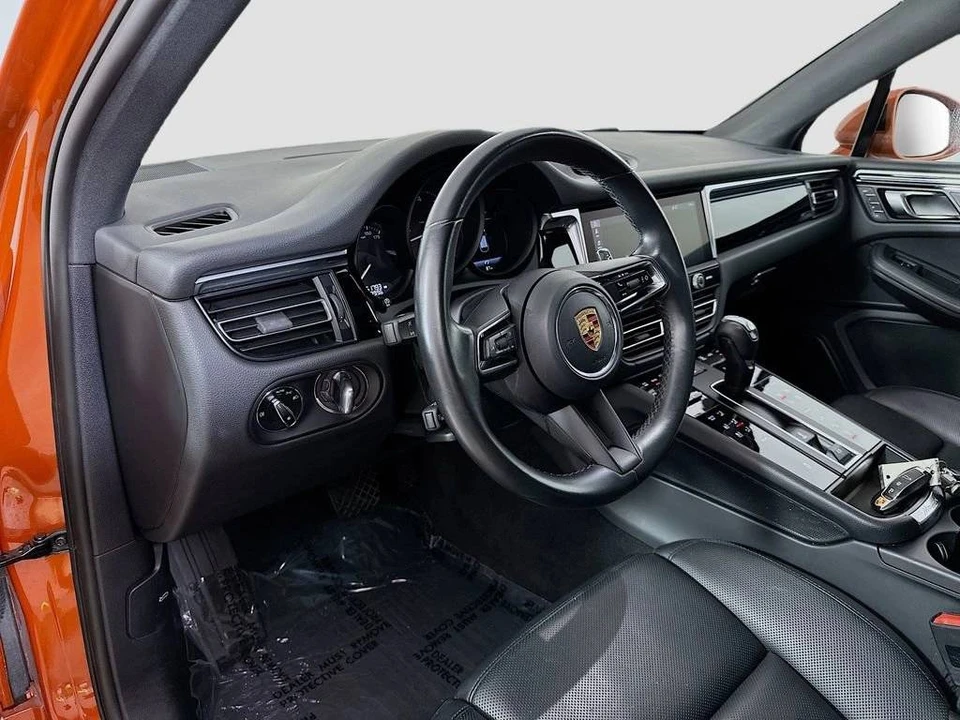 2023 Porsche Macan - Image 4 of 5