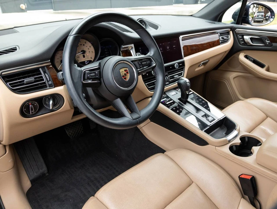 2023 Porsche Macan - Image 4 of 5