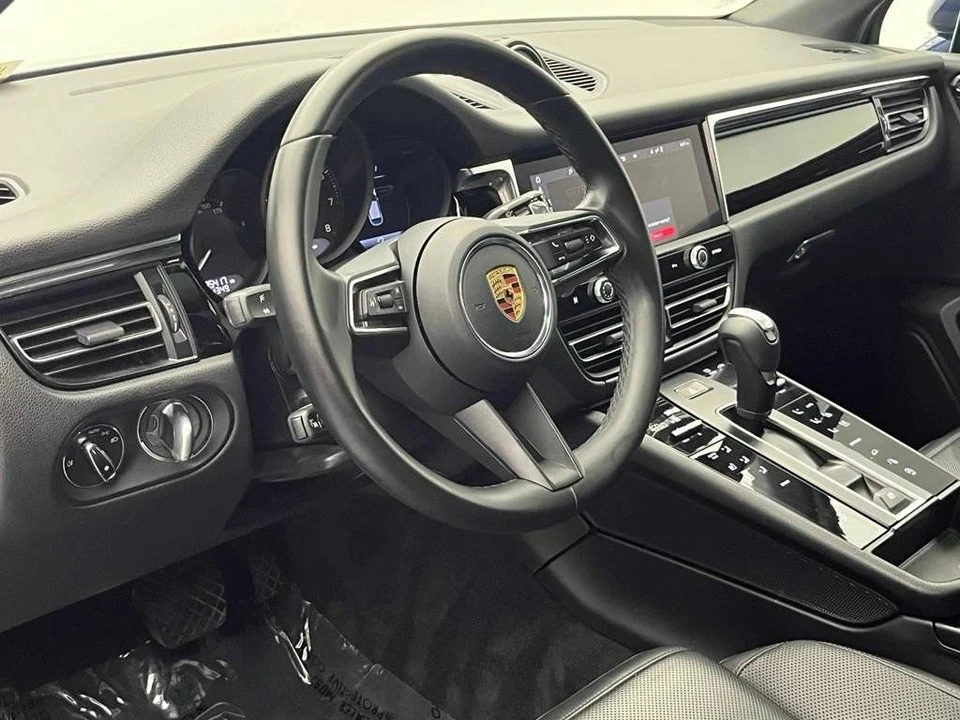 2023 Porsche Macan - Image 4 of 5