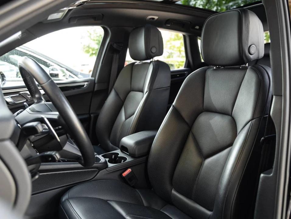 2023 Porsche Macan T - Image 5 of 5