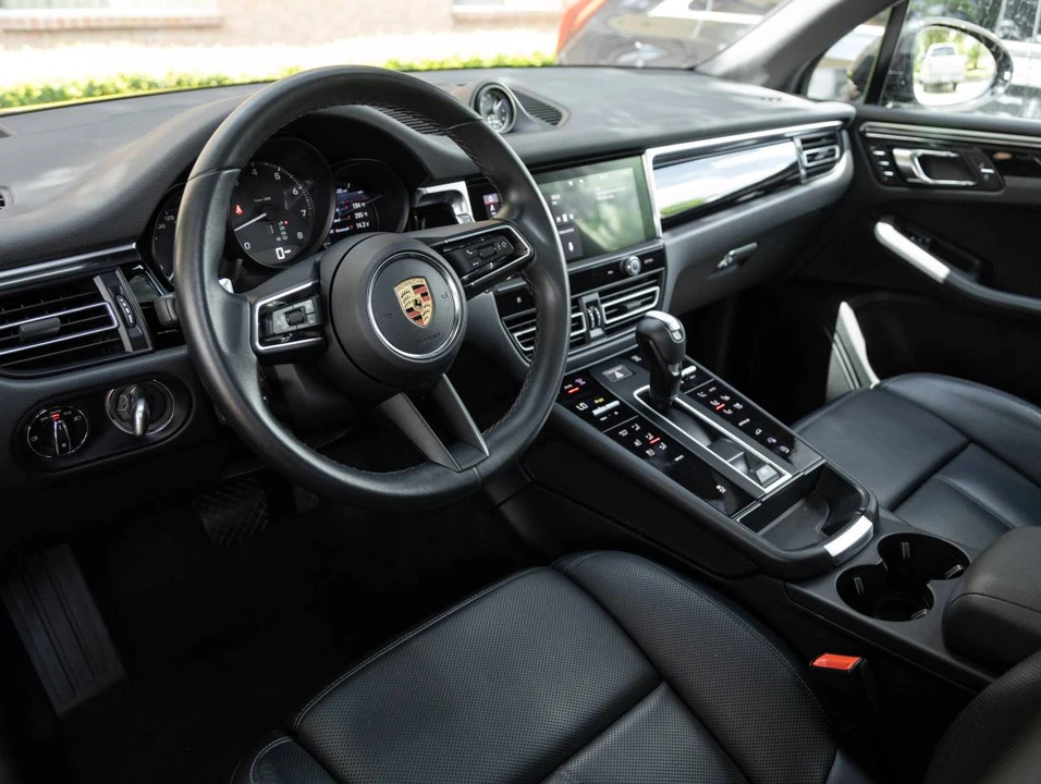 2023 Porsche Macan T - Image 4 of 5