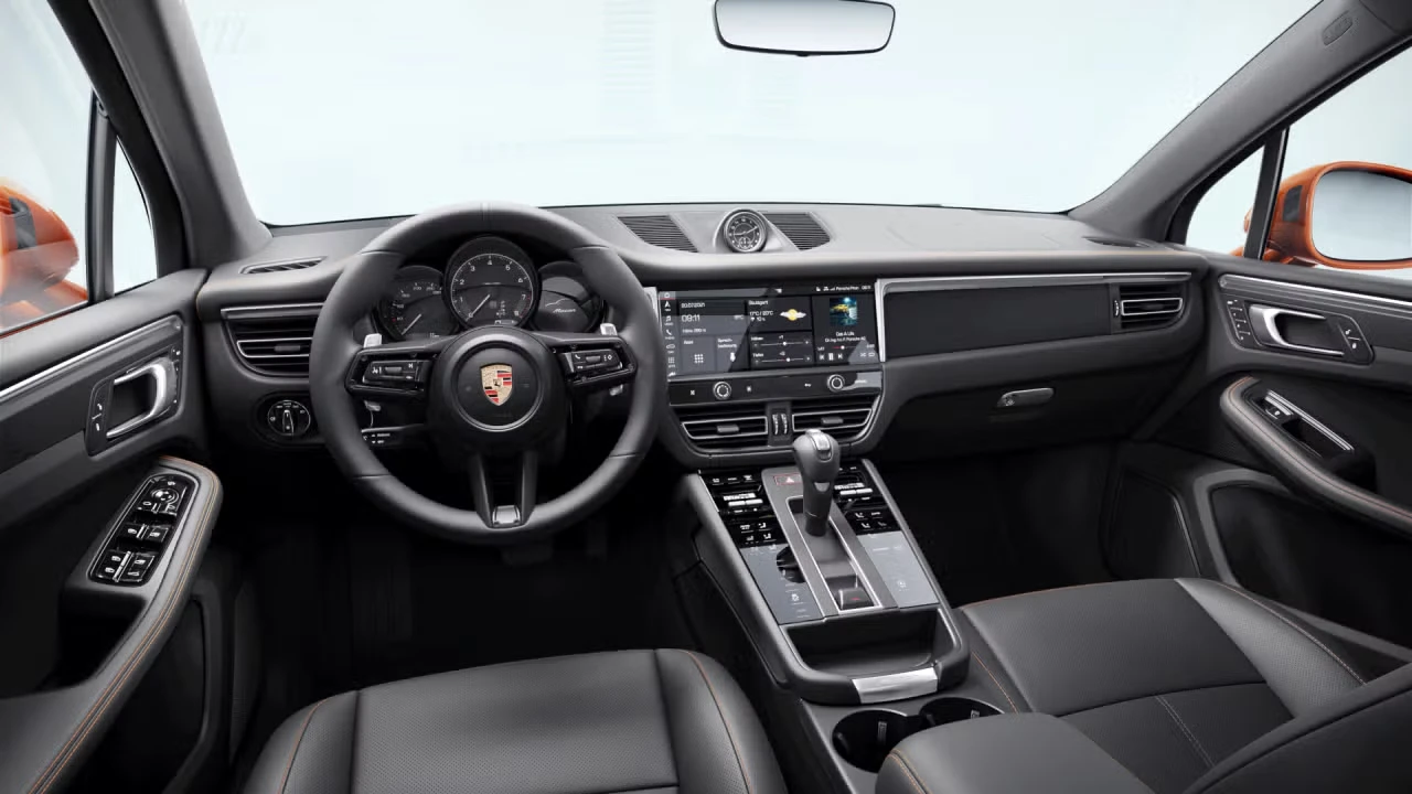 2023 Porsche Macan - Image 28 of 31