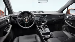 2023 Porsche Macan - Image 29 of 31