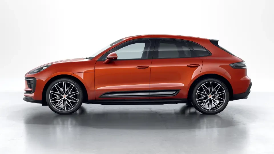 2023 Porsche Macan - Image 15 of 31