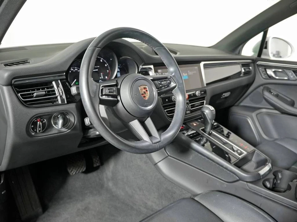 2023 Porsche Macan T - Image 4 of 5
