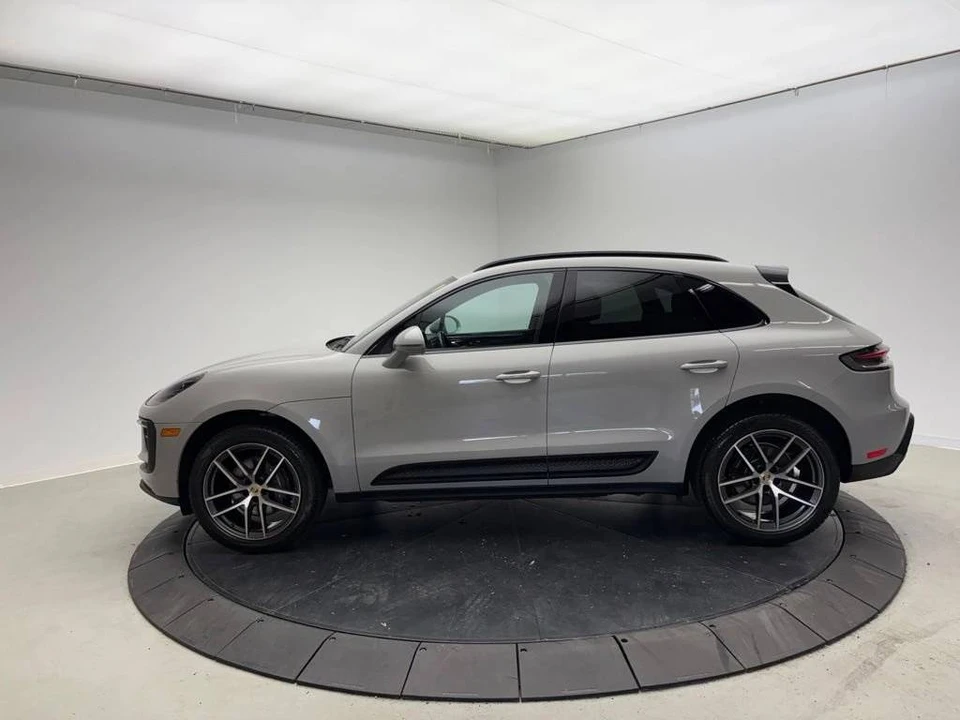 2023 Porsche Macan - Image 2 of 5