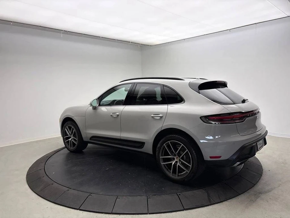 2023 Porsche Macan - Image 3 of 5