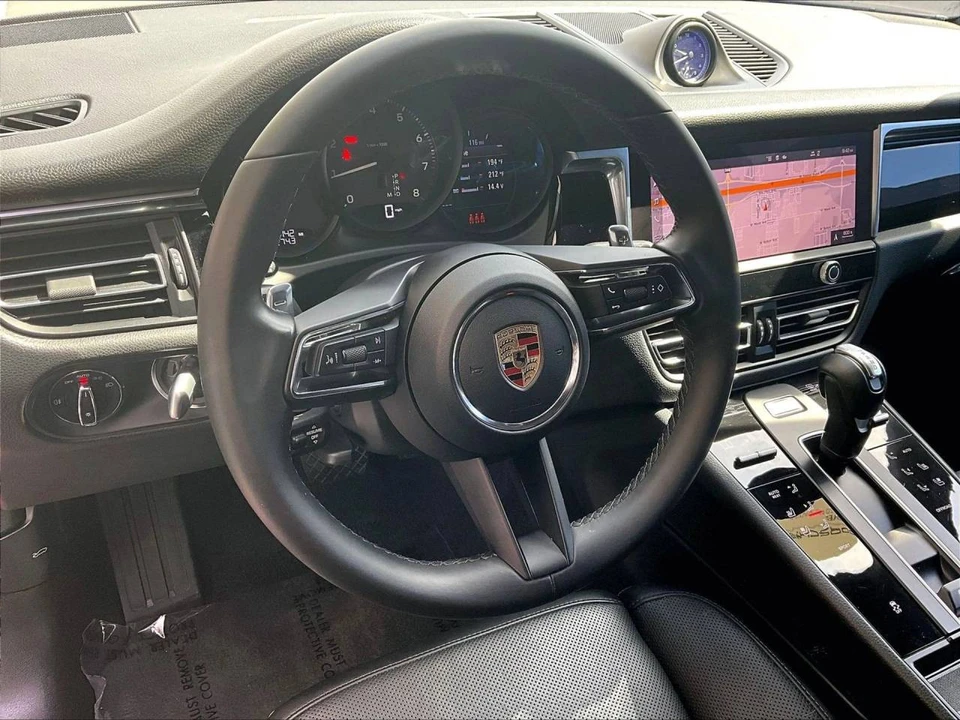 2023 Porsche Macan - Image 4 of 5
