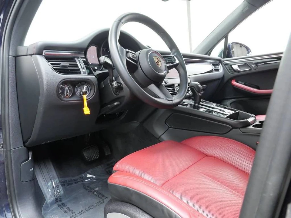 2023 Porsche Macan - Image 4 of 5