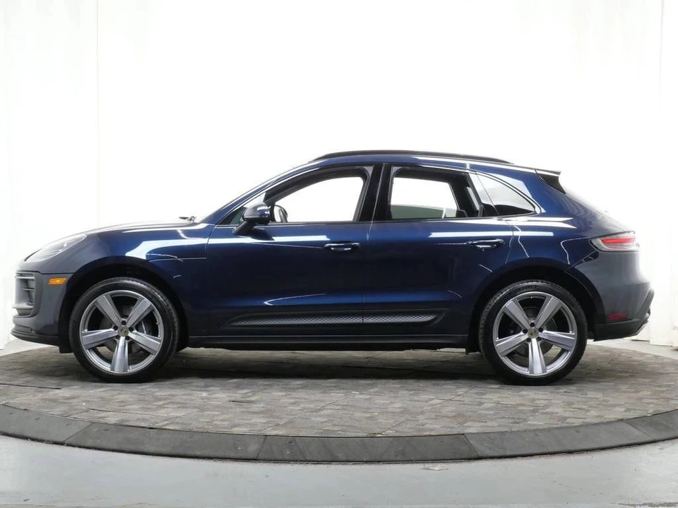 2023 Porsche Macan - Image 2 of 5