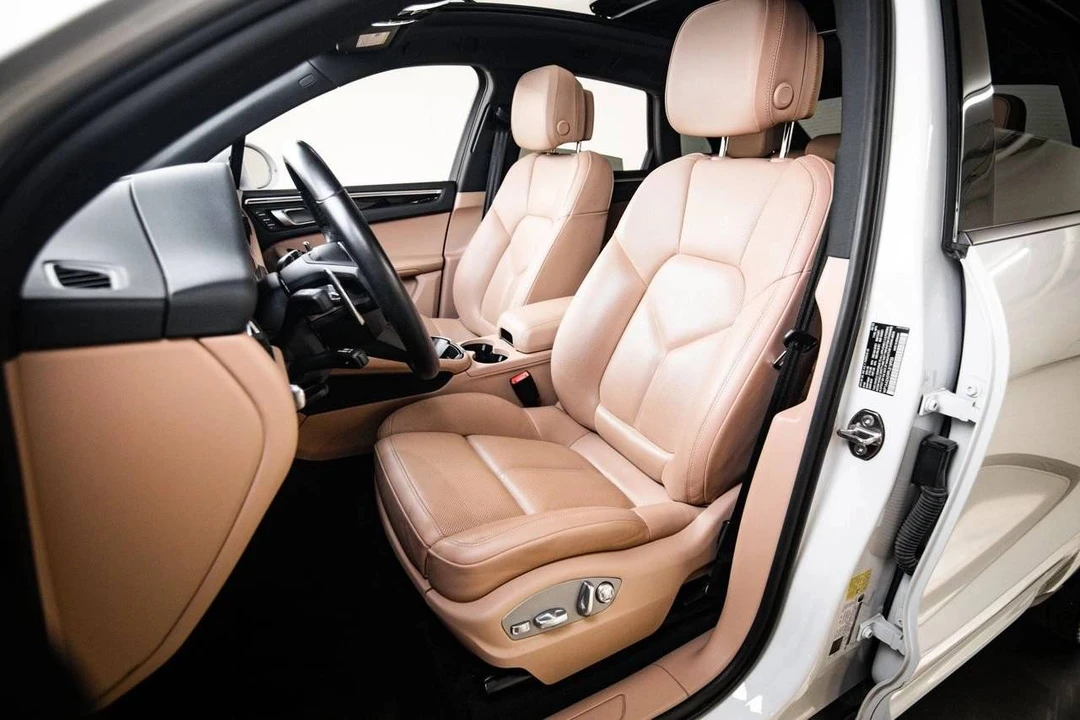 2023 Porsche Macan T - Image 5 of 5