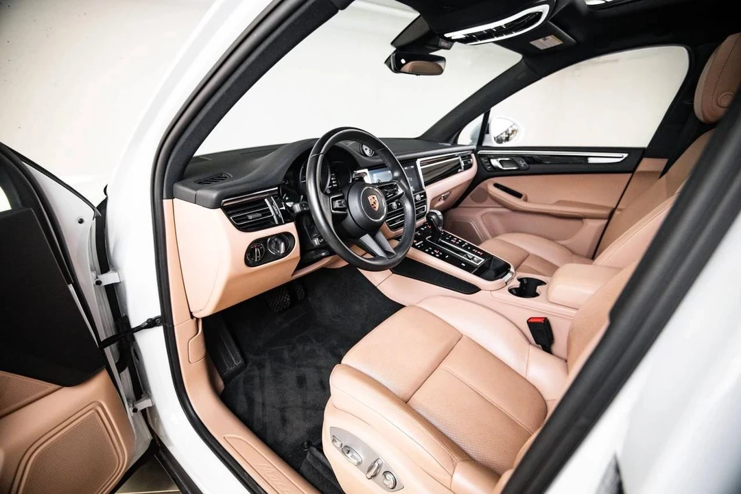 2023 Porsche Macan T - Image 4 of 5