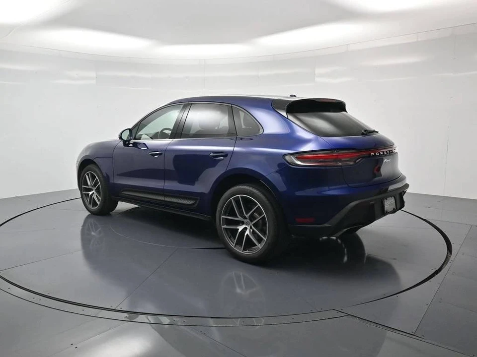 2023 Porsche Macan - Image 3 of 5