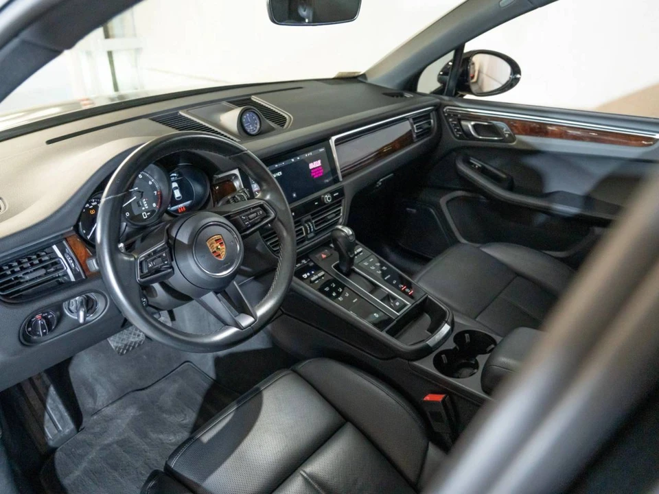 2023 Porsche Macan - Image 4 of 5